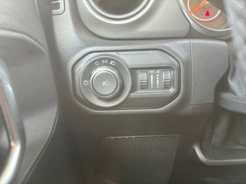 Used 2021 Jeep Wrangler Sport image 21