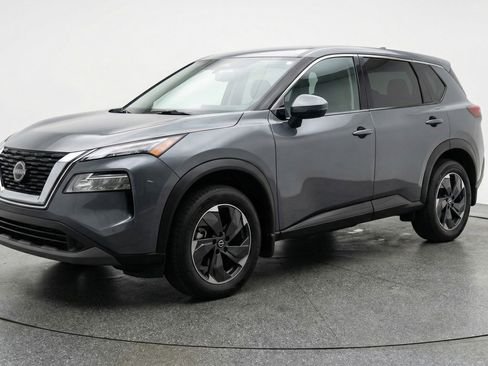 Used 2025 Nissan Rogue SV AWD/4WD image 3