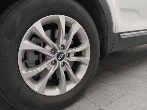 Used 2020 Kia Telluride LX FWD image 31