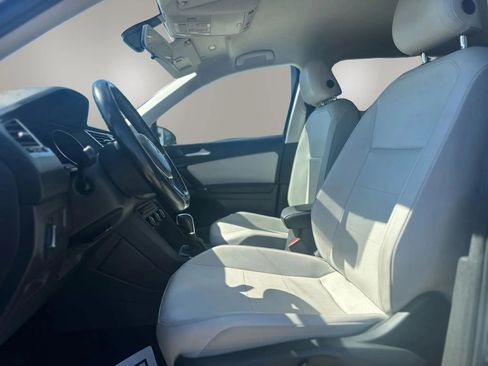 Used 2018 Volkswagen Tiguan SE image 9