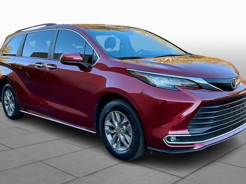 Certified 2023 Toyota Sienna XLE image 2