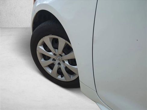 Used 2020 Toyota Corolla LE image 11