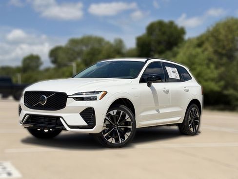 New 2026 Volvo XC60 T8 Plus w/ Climate Package PRO AWD/4WD image 2