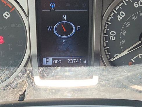 Certified 2021 Toyota Tacoma Limited AWD/4WD image 11