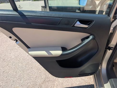 Used 2014 Volkswagen Jetta SE FWD image 17