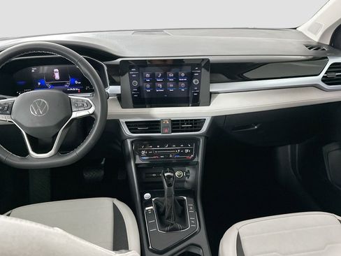 Certified 2025 Volkswagen Taos SE image 13