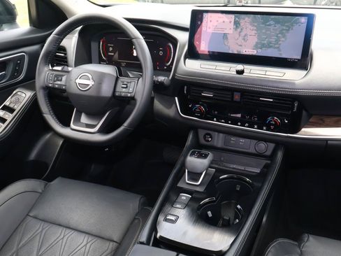 Used 2025 Nissan Rogue Platinum FWD image 10