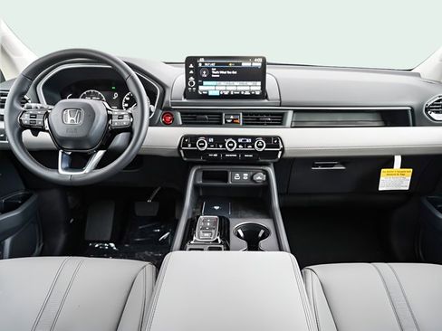 Used 2025 Honda Pilot EX-L image 16