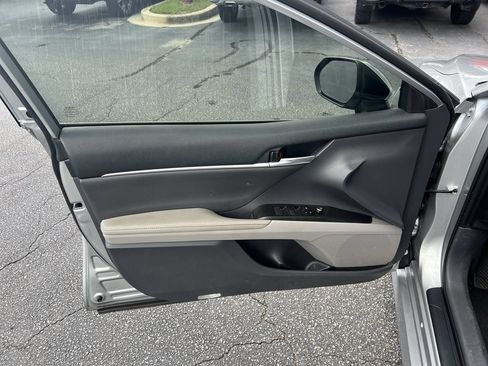 Used 2021 Toyota Camry XLE w/ Navigation Package FWD image 14