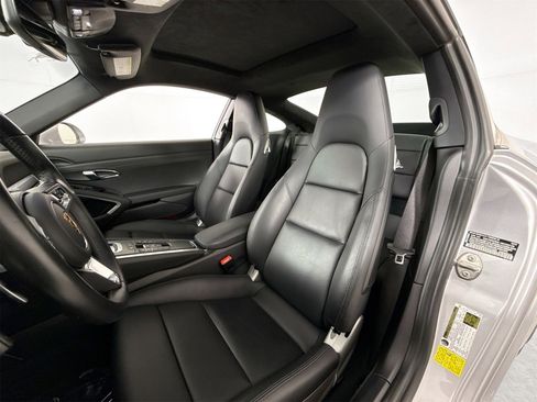 Used 2017 Porsche 911 Carrera image 9