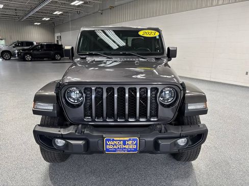 Used 2023 Jeep Gladiator Sport AWD/4WD image 3