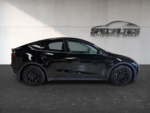 Used 2021 Tesla Model Y Long Range AWD/4WD image 11