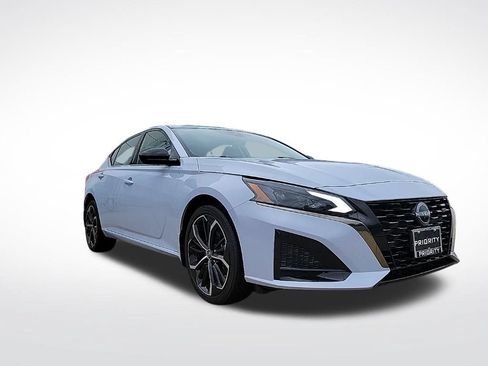 Used 2024 Nissan Altima 2.5 SR AWD/4WD image 8
