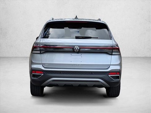 New 2026 Volkswagen Taos SE image 8