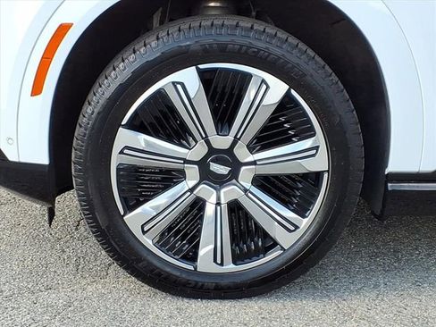 Certified 2025 Cadillac Escalade IQ Luxury 2 w/ LPO, Premium Carpet Package AWD/4WD image 9
