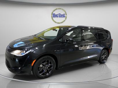 Used 2018 Chrysler Pacifica Touring-L w/ Premium Audio Group