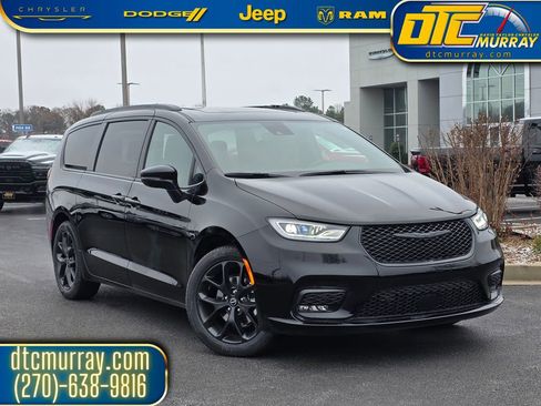 New 2026 Chrysler Pacifica Limited image 1