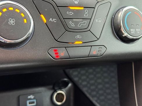 Used 2017 Ford Fusion SE FWD image 24