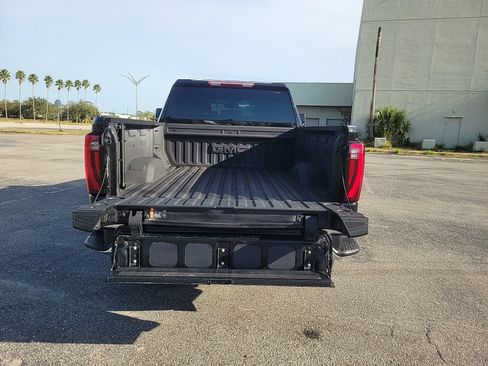 Used 2024 GMC Sierra 2500 SLT w/ SLT Convenience Package image 8