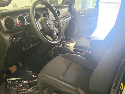 Used 2022 Jeep Wrangler Unlimited Sport AWD/4WD image 21