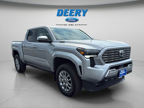 Used 2025 Toyota Tacoma Limited AWD/4WD image 16
