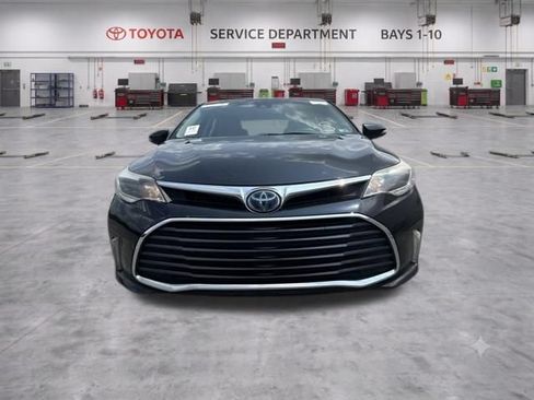 Used 2018 Toyota Avalon XLE Premium FWD image 3