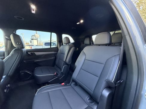 Used 2025 Buick Enclave Preferred image 23