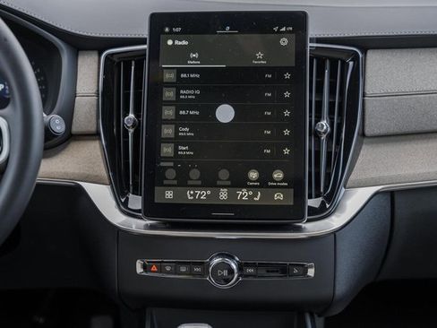 New 2026 Volvo XC90 B6 Plus w/ Protection Package Premier image 21