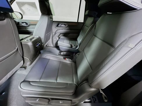 New 2026 GMC Yukon XL Denali w/ Denali Reserve Package image 19