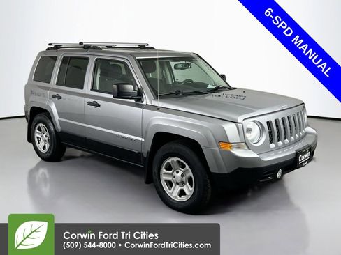 Used 2016 Jeep Patriot Sport image 1