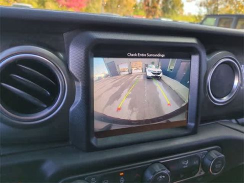 Used 2019 Jeep Wrangler Unlimited Sahara image 29