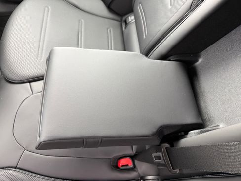 New 2026 Mercedes-Benz E 53 AMG e 4MATIC Sedan image 17