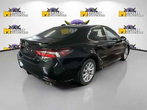 Used 2021 Toyota Camry SE FWD image 4