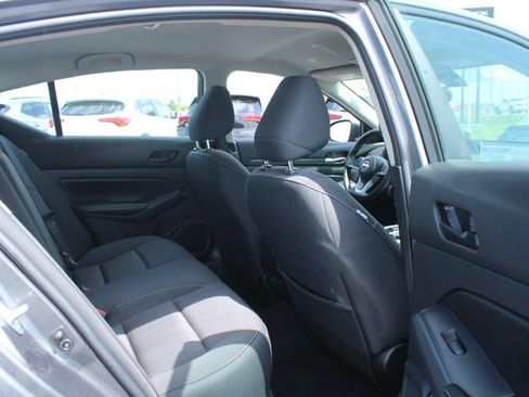 Used 2025 Nissan Altima 2.5 SV FWD image 12