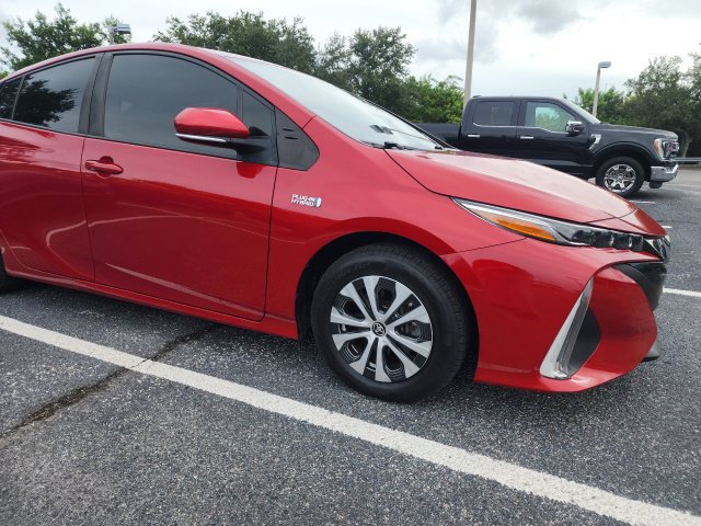 Used 2021 Toyota Prius Prime XLE FWD image 2