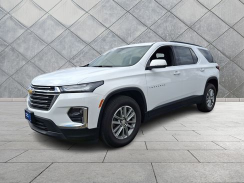 Used 2023 Chevrolet Traverse LT image 3