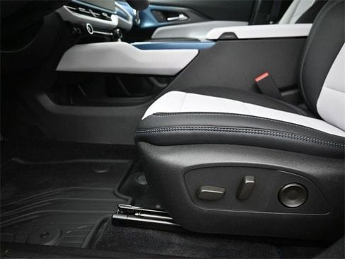 New 2026 Chevrolet Equinox EV LT image 20