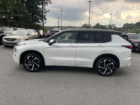 Used 2023 Mitsubishi Outlander AWD image 4