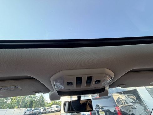 Used 2019 Subaru Ascent Touring AWD/4WD image 10