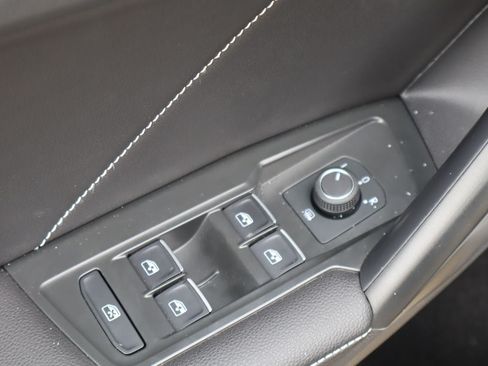 Used 2024 Volkswagen Tiguan SE R-Line w/ MDO Package, Three-Row FWD image 23