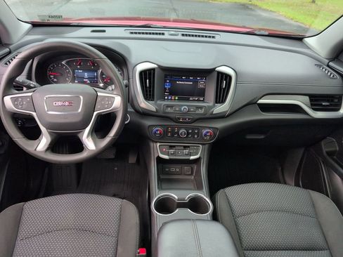 Used 2023 GMC Terrain SLE w/ Driver Convenience Package image 11