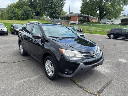 Used 2014 Toyota RAV4 LE FWD image 2