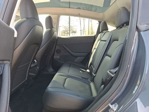 Used 2022 Tesla Model Y Long Range AWD/4WD image 10
