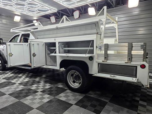Used 2020 RAM 5500 Tradesman w/ Chrome Appearance Group AWD/4WD image 11