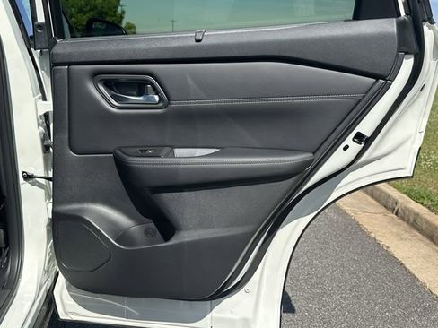 Certified 2025 Nissan Rogue SL w/ Tech Package AWD/4WD image 18