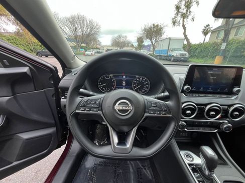 Used 2025 Nissan Sentra SV image 32
