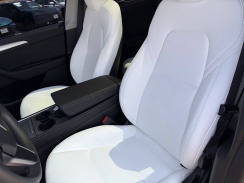 Used 2024 Tesla Model Y Long Range AWD/4WD image 23