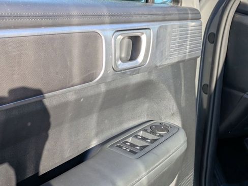 Used 2025 Hyundai Santa Fe SEL image 3