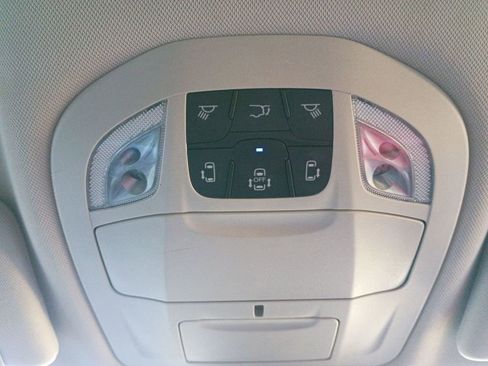 Used 2023 Chrysler Pacifica Touring-L image 30