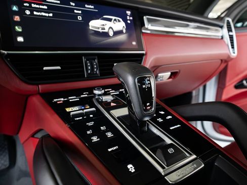 Certified 2023 Porsche Cayenne Platinum Edition AWD/4WD image 19